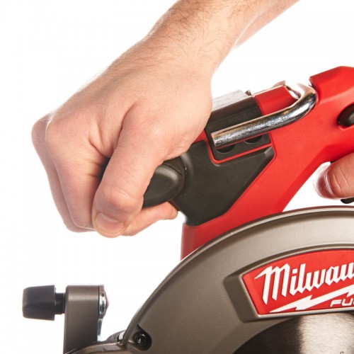 Пила дисковая аккумуляторная бесщеточная MILWAUKEE M18 CCS55-0Х Ø165мм (каркас+HDкейс)