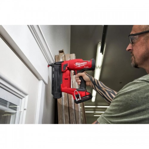 Пистолет гвоздезабивной аккумуляторный бесщёточный MILWAUKEE M18 FN18GS-0X (16-54мм)(каркас+HDкейс)