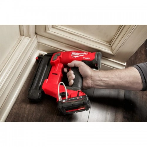 Пистолет гвоздезабивной аккумуляторный бесщёточный MILWAUKEE M18 FN18GS-202X (16-54мм) (ЗУ+2Х2Ач)