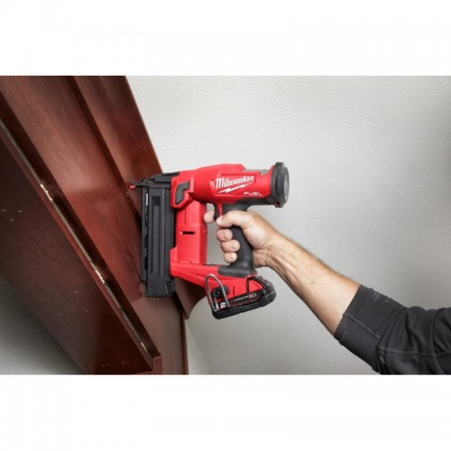 Пистолет гвоздезабивной аккумуляторный бесщёточный MILWAUKEE M18 FN18GS-202X (16-54мм) (ЗУ+2Х2Ач)