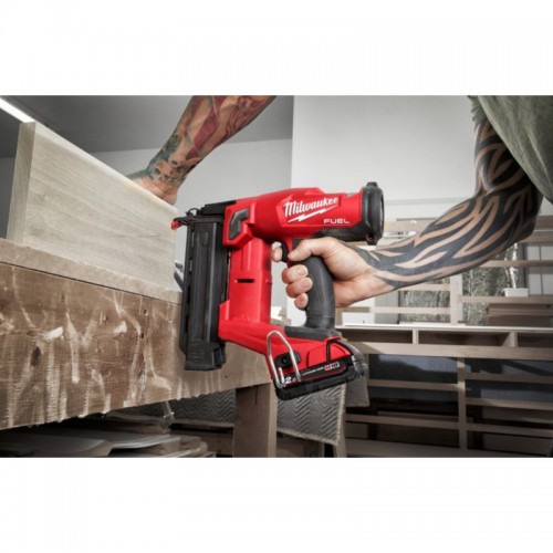Пистолет гвоздезабивной аккумуляторный бесщёточный MILWAUKEE M18 FN18GS-202X (16-54мм) (ЗУ+2Х2Ач)