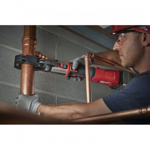 Обжимник гидравлический аккумуляторный для труб MILWAUKEE M18 ONEBLHPT-302C (ЗУ+3Х2Ач+кейс)