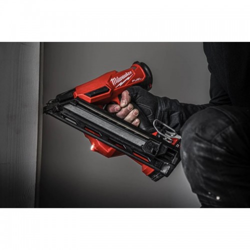 Пистолет гвоздезабивной аккумуляторный бесщёточный MILWAUKEE M18 FN15GA-0X (32-64мм)(каркас, HDкейс)