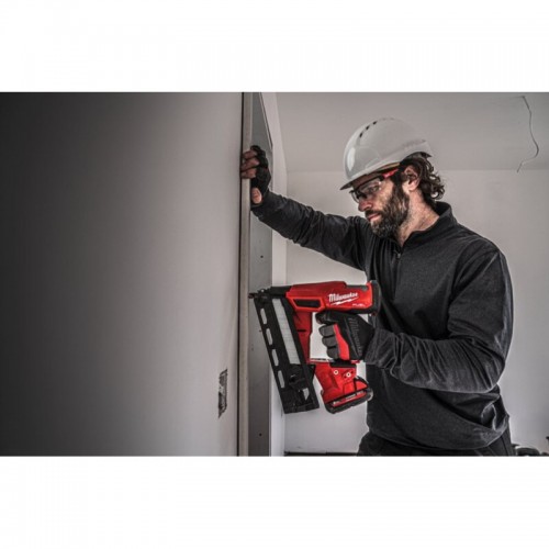 Пистолет гвоздезабивной аккумуляторный бесщёточный MILWAUKEE M18 FN16GA-0X (32-64мм)(каркас, HDкейс)