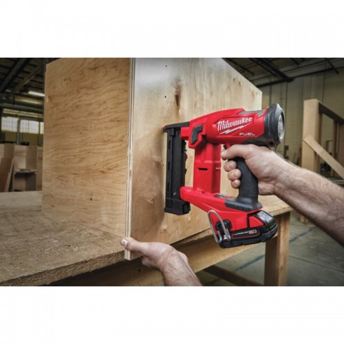 Степлер скобозабивной аккумуляторный бесщёточный MILWAUKEE M18 FFUS-302C