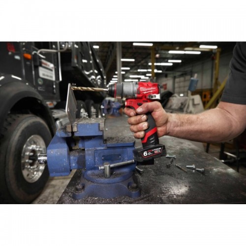 Дрель-шуруповерт аккумуляторная бесщёточная ударная MILWAUKEE M12 FPD2-202X (37Нм) (ЗУ+2Х2Ач+HDкейс)