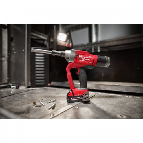 Заклепочник аккумуляторный для вытяжных заклепок MILWAUKEE M18 ONEFLT-0X, (Ø4,8-6,4мм) (каркас)
