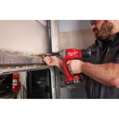 Заклепочник аккумуляторный для вытяжных заклепок MILWAUKEE M18 ONEFLT-0X, (Ø4,8-6,4мм) (каркас)