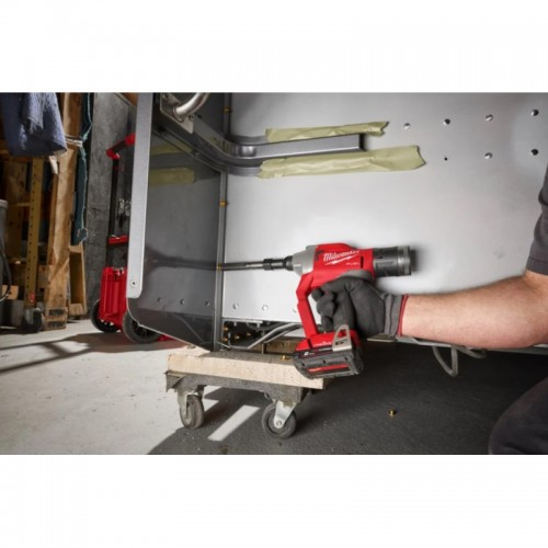 Заклепочник аккумуляторный для вытяжных заклепок MILWAUKEE M18 ONEFLT-0X, (Ø4,8-6,4мм) (каркас)