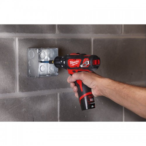 Дрель-шуруповерт аккумуляторная ударная MILWAUKEE M12 BPD-202C (30 Нм) (ЗУ+1ак.Х2Ач+кейс)
