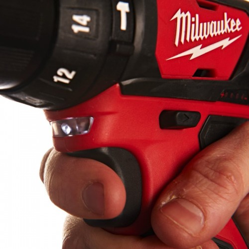 Дрель-шуруповерт аккумуляторная ударная MILWAUKEE M12 BPD-202C (30 Нм) (ЗУ+1ак.Х2Ач+кейс)