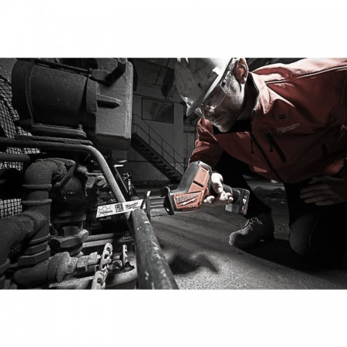Пила сабельная аккумуляторная MILWAUKEE M12 C12 HZ-202С (ЗУ+2акум.Х2Ач+кейс)