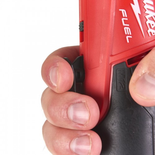 Трещётка аккумуляторная бесщёточная удлинённая MILWAUKEE 3/8\" (75 Нм) M12 FIR38LR-0 (каркас)