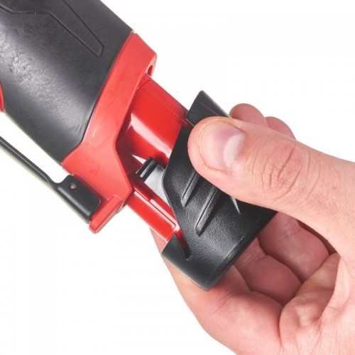 Трещётка аккумуляторная бесщёточная удлинённая MILWAUKEE 3/8\" (75 Нм) M12 FIR38LR-0 (каркас)