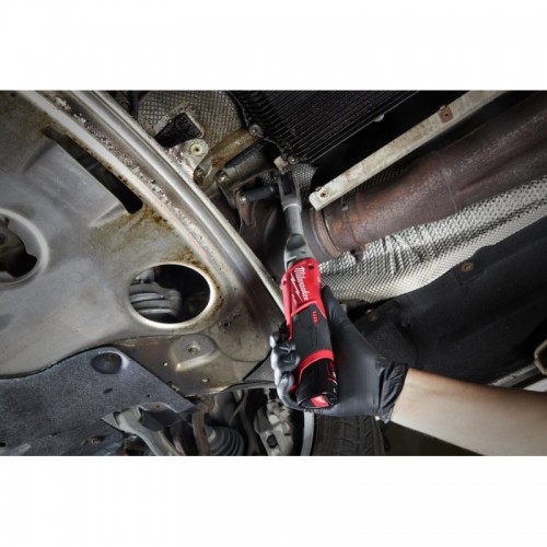 Трещётка аккумуляторная бесщёточная удлинённая MILWAUKEE 3/8\" (75 Нм) M12 FIR38LR-0 (каркас)