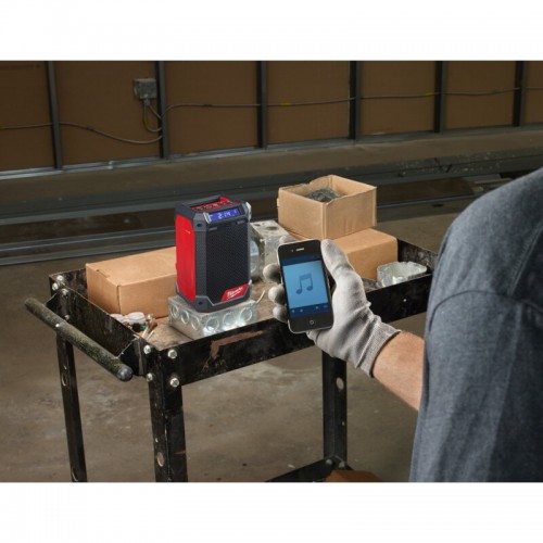 Динамик аккумуляторный DAB+/Зарядное устройство MILWAUKEE M12 RCDAB+