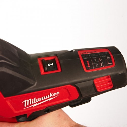 Кабелерез аккумуляторный MILWAUKEE M12 CC-0 до 32 мм
