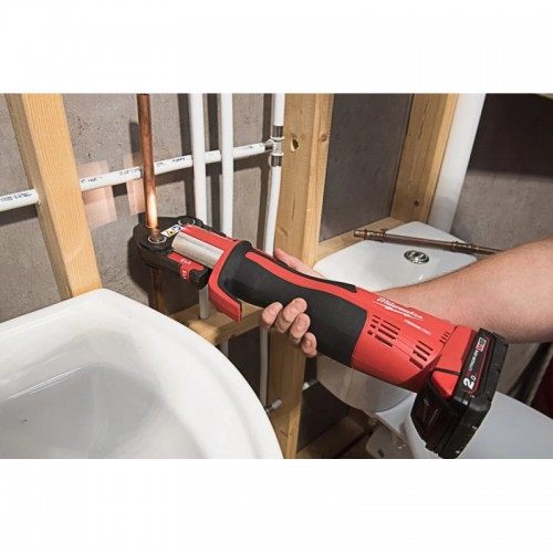 Обжимник гидравлический аккумуляторный для труб MILWAUKEE M18 BLHPT-202C V-SET (ЗУ+2Х2Ач+кейс)