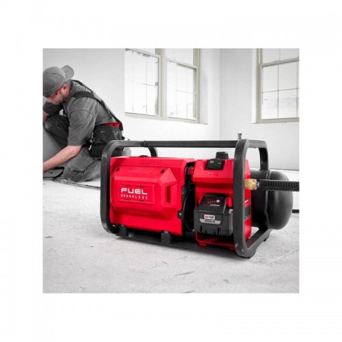 Компрессор аккумуляторный бесщеточный MILWAUKEE M18 FAC-0 (ресивер 9,5л, 9,3 БАР)