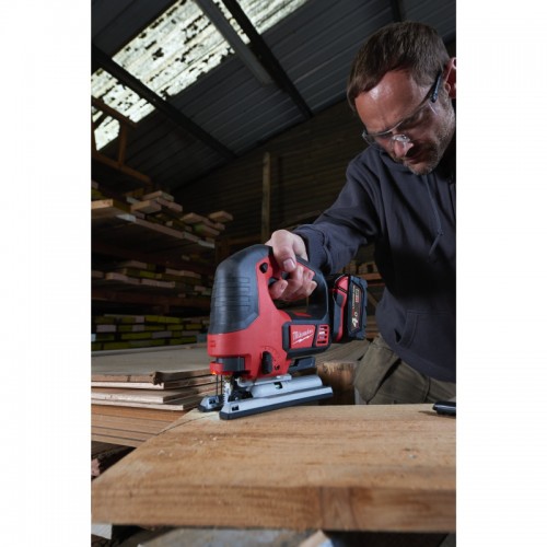 Пила лобзиковая аккумуляторная MILWAUKEE M18 BJS-402C (ЗУ+2акк.Х4Ач+кейс)