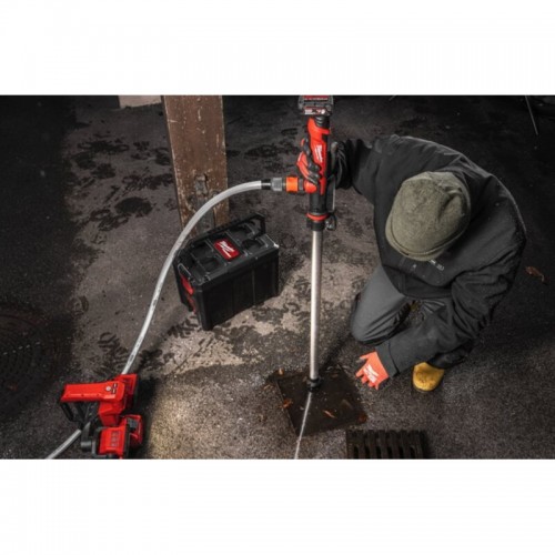 Насос аккумуляторный для перекачки жидкости MILWAUKEE M12 BSWP-0 (каркас)