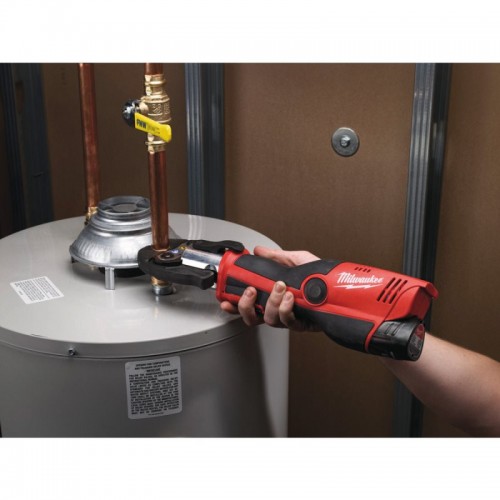Обжимник гидравлический аккумуляторный для труб MILWAUKEE M12 HPT-202C M-KIT (ЗУ+2акк.Х2Ач+кейс)