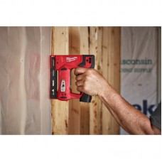 Степлер скобозабивной аккумуляторный MILWAUKEE M12 BST-202X (ЗУ+2акк.Х2ач+HDкейс)