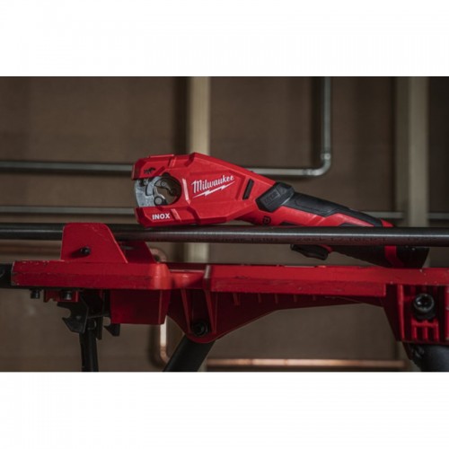 Труборез аккумуляторный по нержавеющей стали MILWAUKEE M12 PCSS-0 (каркас)