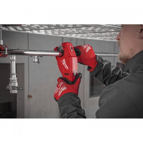 Труборез аккумуляторный по нержавеющей стали MILWAUKEE M12 PCSS-202C (ЗУ+2акк.Х2Ач+кейс)