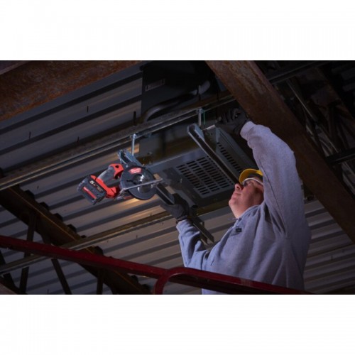 Пила дисковая аккумуляторная бесщеточная по металу MILWAUKEE M18 FMCS-0X Ø150мм (каркас+HDкейс)