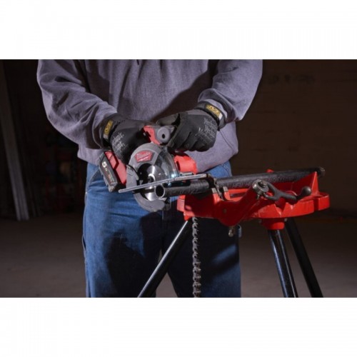 Пила дисковая аккумуляторная бесщеточная по металу MILWAUKEE M18 FMCS-0X Ø150мм (каркас+HDкейс)