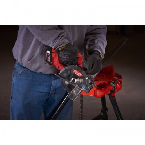 Пила дисковая аккумуляторная бесщеточная по металу MILWAUKEE M18 FMCS-0X Ø150мм (каркас+HDкейс)