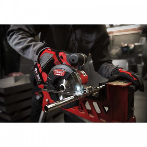 Пила дисковая аккумуляторная бесщеточная по металу MILWAUKEE M18 FMCS-502X Ø150мм (ЗУ+2Х5Ач+HDкейс)