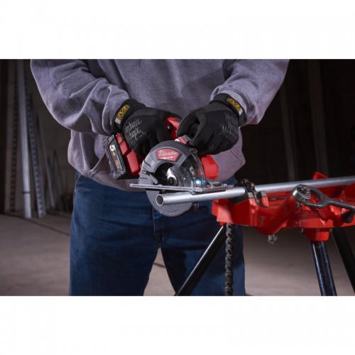 Пила дисковая аккумуляторная бесщеточная по металу MILWAUKEE M18 FMCS-502X Ø150мм (ЗУ+2Х5Ач+HDкейс)