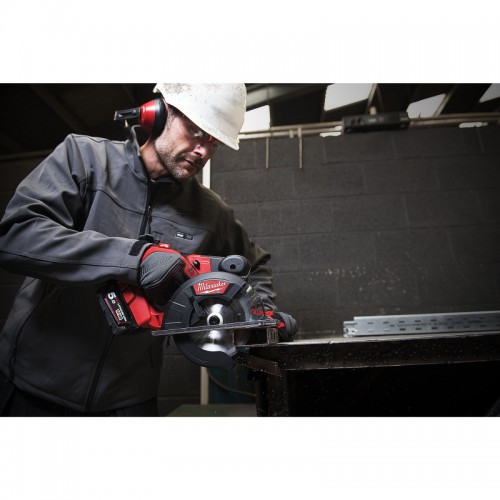Пила дисковая аккумуляторная бесщеточная по металу MILWAUKEE M18 FMCS-502X Ø150мм (ЗУ+2Х5Ач+HDкейс)