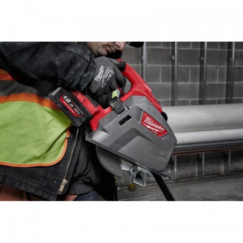 Пила дисковая аккумуляторная бесщеточная по металлу MILWAUKEE M18 FMCS66-0C Ø203мм (каркас)