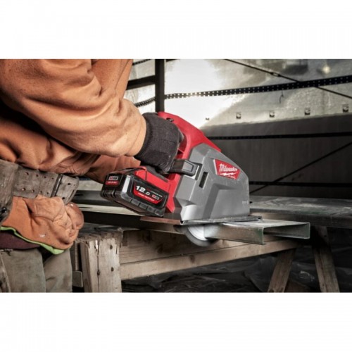 Пила дисковая аккумуляторная бесщеточная по металлу MILWAUKEE M18 FMCS66-0C Ø203мм (каркас)
