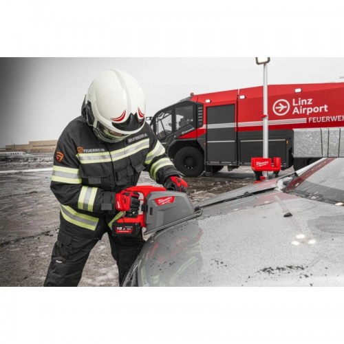 Пила дисковая аккумуляторная бесщеточная по металлу MILWAUKEE M18 FMCS66-0C Ø203мм (каркас)