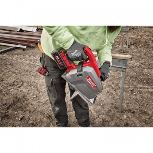 Пила дисковая аккумуляторная бесщеточная по металлу MILWAUKEE M18 FMCS66-0C Ø203мм (каркас)