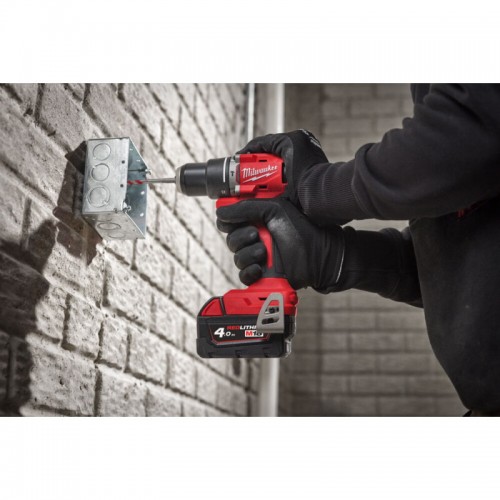 Дрель-шуруповёрт аккумуляторная бесщёточная ударная MILWAUKEE M18 BLPDRC-202C (60Нм) (ЗУ+2Х2Ач+кейс)