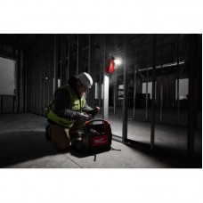 Фонарь светодиодный аккумуляторный MILWAUKEE M18 PAL2-0 с шарнирным световым блоком 2000 люмен.