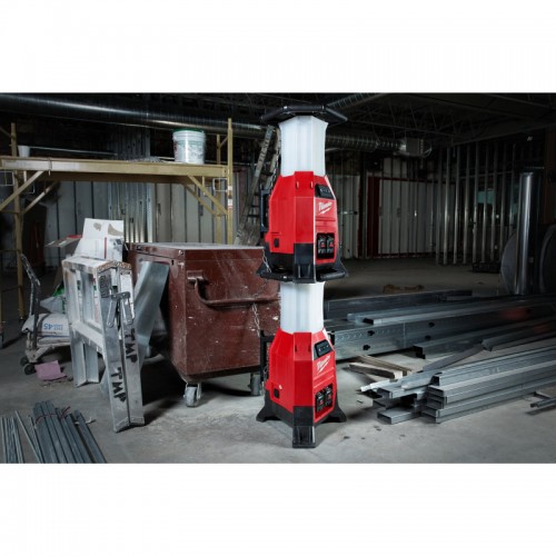 Фонарь светодиодный аккумуляторный MILWAUKEE M18 ONESLDP-0 ONE-KEY с зарядным устройством