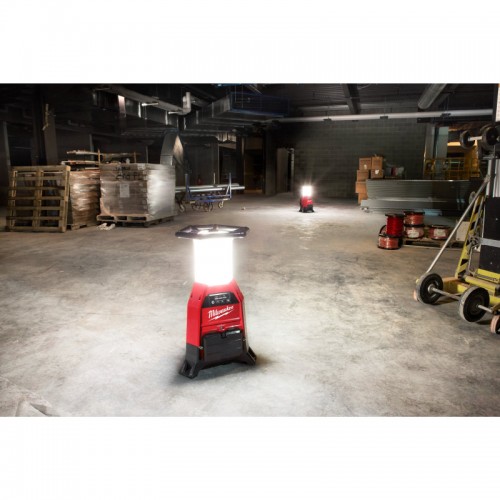 Фонарь светодиодный аккумуляторный MILWAUKEE M18 ONESLDP-0 ONE-KEY с зарядным устройством