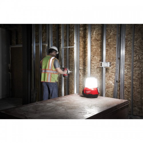 Фонарь светодиодный аккумуляторный MILWAUKEE M18 TAL-0