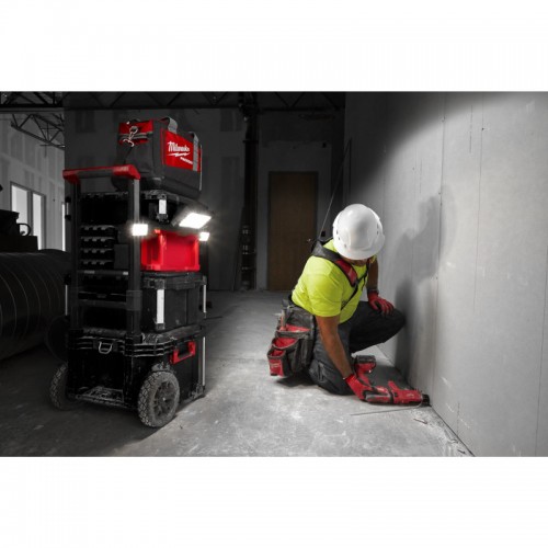 Зарядное устройство/фонарь MILWAUKEE PACKOUT M18 POALC-0