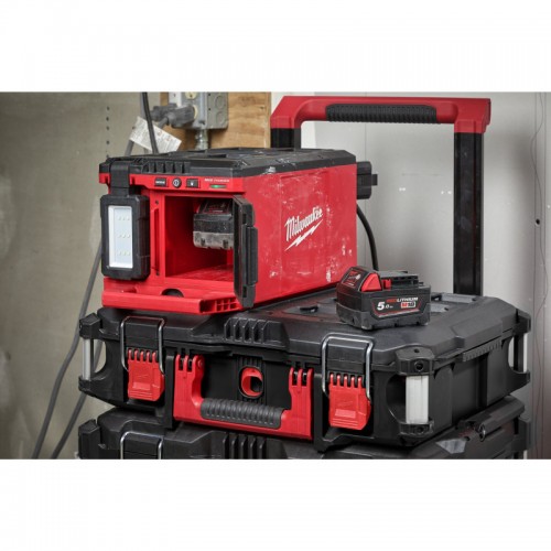 Зарядное устройство/фонарь MILWAUKEE PACKOUT M18 POALC-0