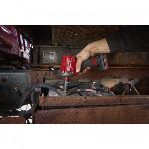 Гайковерт аккумуляторный бесщеточный MILWAUKEE 3/8'' (745 Нм) M12 FCIWF38G3-502X, с кольцом