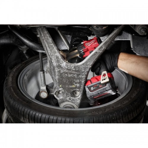 Гайковерт аккумуляторный бесщеточный MILWAUKEE 1/2'' (339Нм) M18 FIW2F12-502X, с кольцом (ЗУ+2Х5Ач)