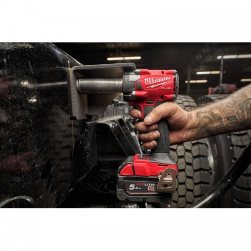 Гайковерт аккумуляторный бесщеточный MILWAUKEE 1/2'' (339Нм) M18 FIW2F12-502X, с кольцом (ЗУ+2Х5Ач)