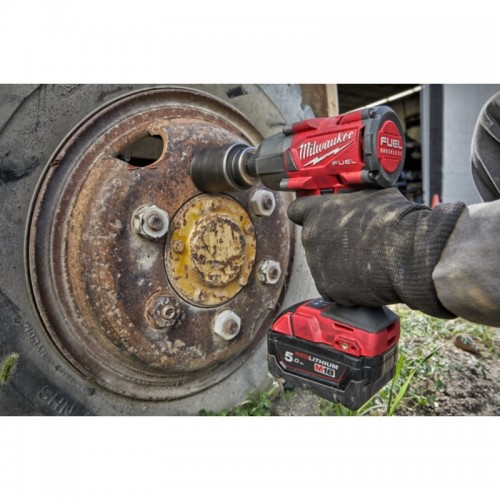 Гайковерт аккумуляторный бесщёточный MILWAUKEE 1/2\" (881 Нм) M18 FMTIW2F12-502X,с кольцом